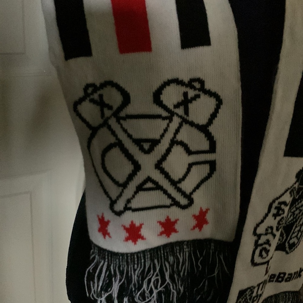 BLACKHAWKS SCARF - Picture 3 of 8
